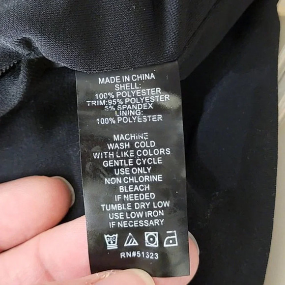 Vince Camuto Woman's Blocked Black and White Sleeveless‎ Blouse PM - Picture 11 of 13